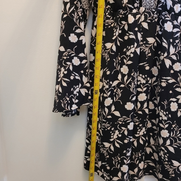 Maurices small boho bell sleeve midi dress v-neck floral tie back. - Picture 12 of 16